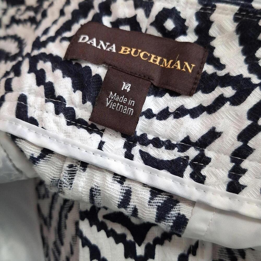 Dana Buchman Women's Black and White Patterned Shorts Size 14 - Picture 2 of 3